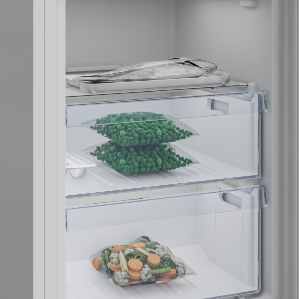 Двухкамерный холодильник Beko RCSA240K40WN
