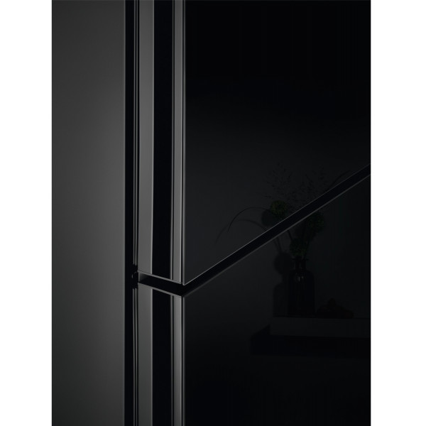 Двухкамерный холодильник Electrolux LNT7ME36K2