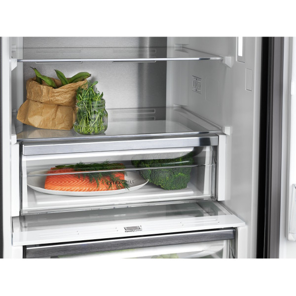Двухкамерный холодильник Electrolux LNT7ME36K2