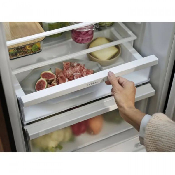 Двухкамерный холодильник Electrolux LNT7ME36X3