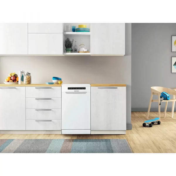 Посудомоечная машина Indesit DSFO3T224C