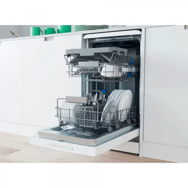 Посудомоечная машина Indesit DSFO3T224C