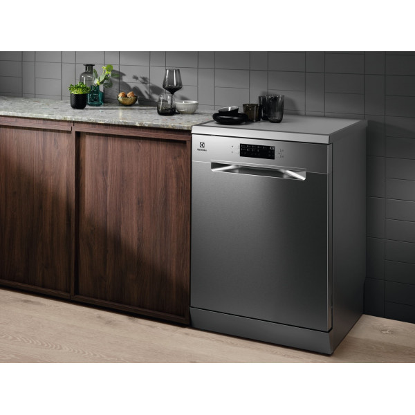 Посудомийна машина Electrolux ESM64831SX