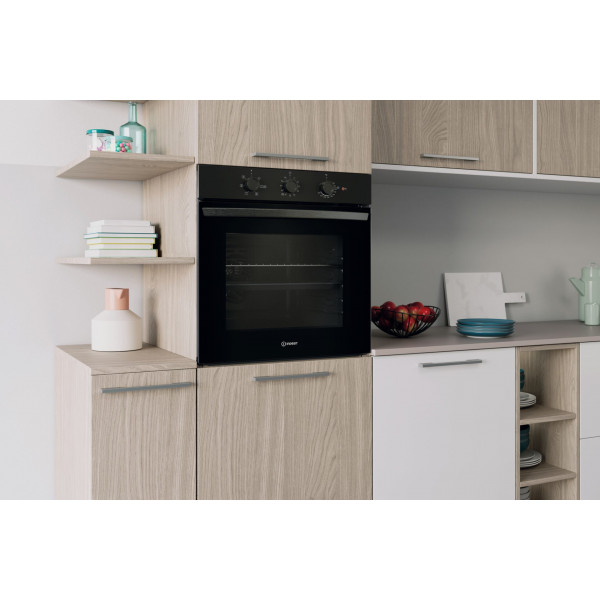 Электрический духовой шкаф Indesit IO235HB