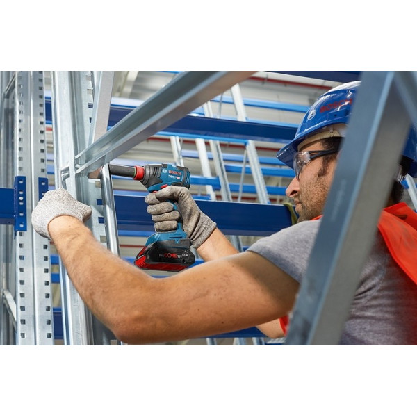 Шуруповерт Аккумуляторный ударный гайковерт Bosch Professional GDX 18V-200