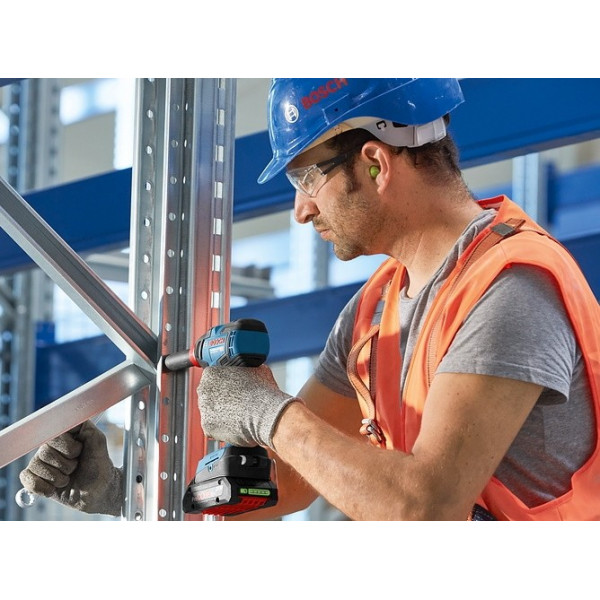 Шуруповерт Аккумуляторный ударный гайковерт Bosch Professional GDX 18V-200