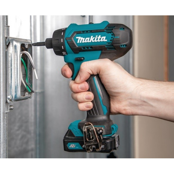 Шуруповерт Аккумуляторный дрель-шуруповерт Makita DF033DZ