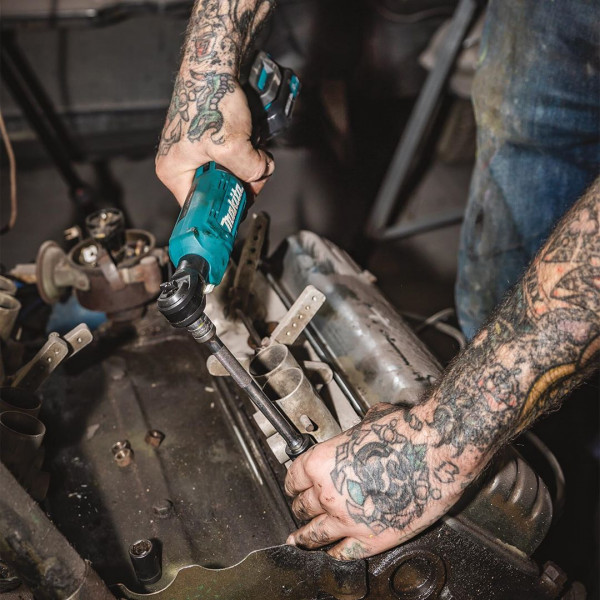 Шуруповерт Аккумуляторный ударный гайковерт Makita WR100DZ