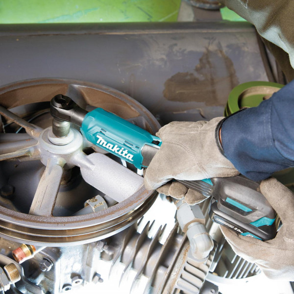 Шуруповерт Аккумуляторный ударный гайковерт Makita WR100DZ