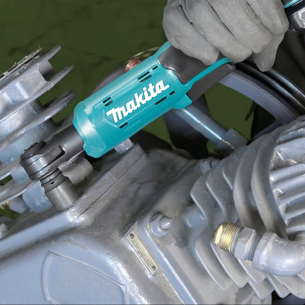 Шуруповерт Аккумуляторный ударный гайковерт Makita WR100DZ