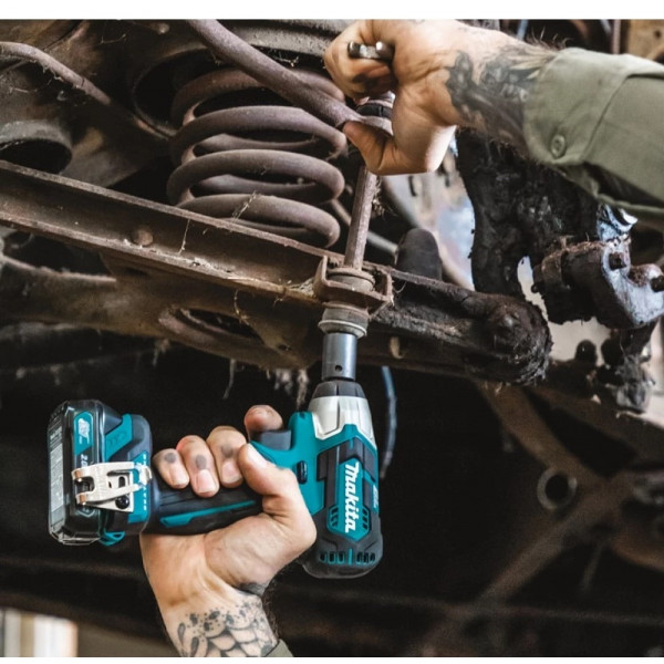 Шуруповерт Аккумуляторный ударный гайковерт Makita TW161DZ CXT