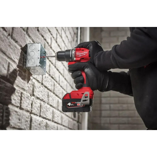 Шуруповерт Аккумуляторный ударная дрель-шуруповерт Milwaukee М18 BLPDRC-422С