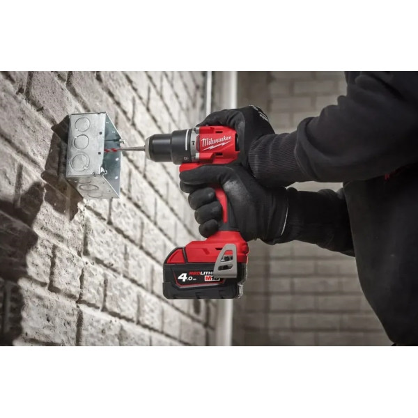 Шуруповерт Аккумуляторный дрель-шуруповерт Milwaukee M18 BLDDRC-402C