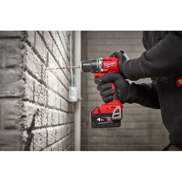 Шуруповерт Аккумуляторный дрель-шуруповерт Milwaukee M18 BLDDRC-402C