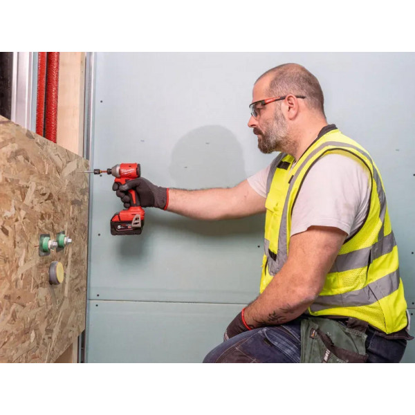 Шуруповерт Аккумуляторный ударный винтоверт Milwaukee M18 BLIDRC-402C