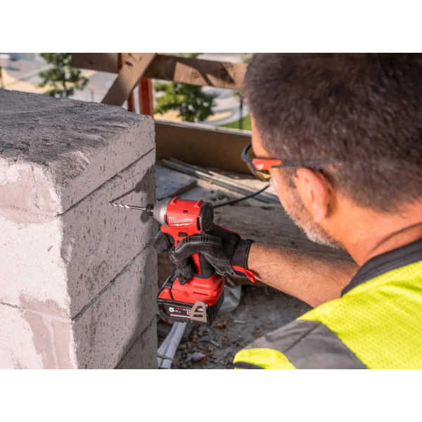 Шуруповерт Аккумуляторный ударный винтоверт Milwaukee M18 BLIDRC-402C