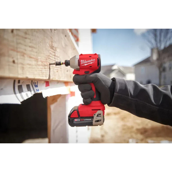 Шуруповерт Аккумуляторный ударный винтоверт Milwaukee M18 BLIDRC-0
