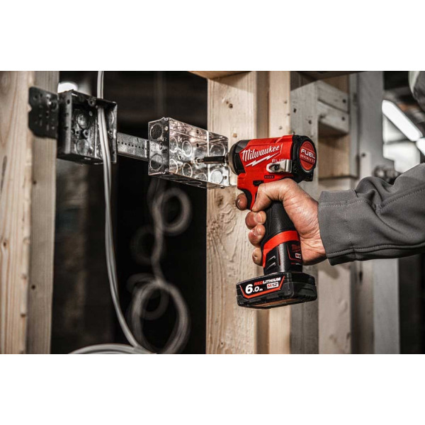 Шуруповерт Аккумуляторный ударный винтоверт Milwaukee M12 FID2-0