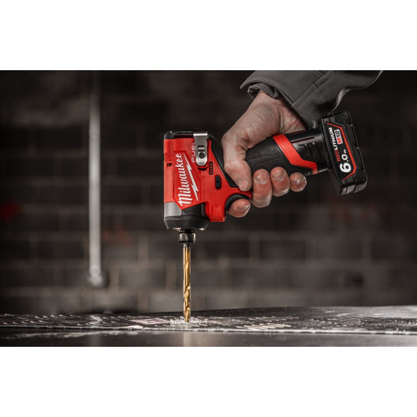 Шуруповерт Набор аккумуляторного инструмента Milwaukee M12 FPP2A2-402X шурупокрут-дриль M12 FPD2-0 гвинтоверт M12 FID2-0 акб М12 2х4А·год ЗП C12C кейс