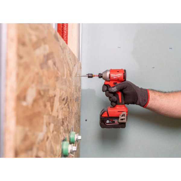 Шуруповерт Аккумуляторный ударный винтоверт Milwaukee M18 BLIDRC-402C