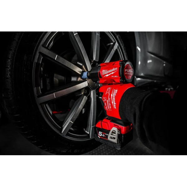 Шуруповерт Аккумуляторный ударный гайковерт Milwaukee M18 FMTIW2F12-0
