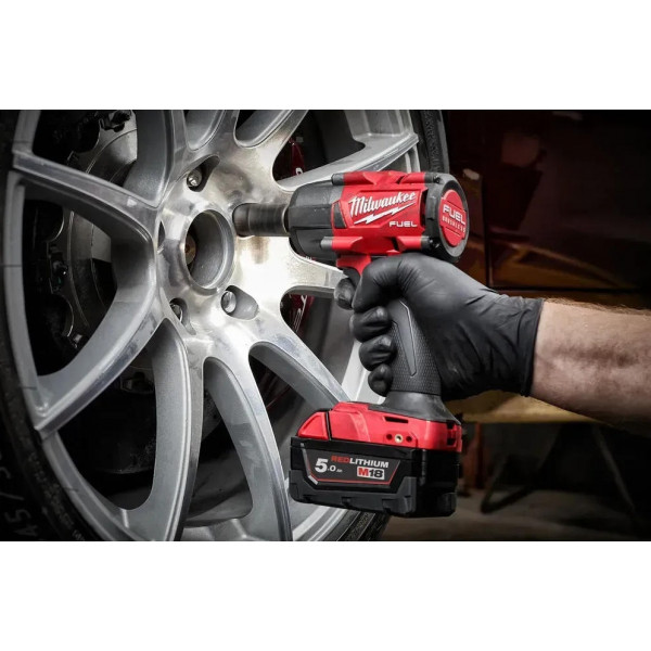 Шуруповерт Аккумуляторный ударный гайковерт Milwaukee M18 FMTIW2F12-0