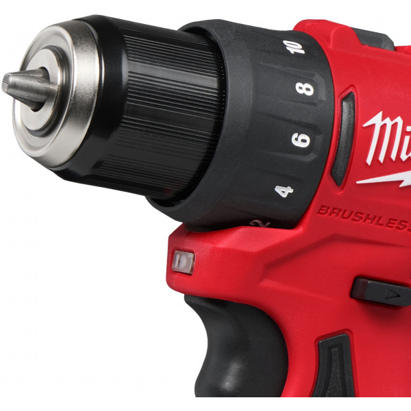 Шуруповерт Аккумуляторный дрель-шуруповерт Milwaukee M12 BLDDRC-202C