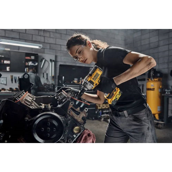 Шуруповерт Акумуляторний ударний гайковерт DeWALT DCF892N