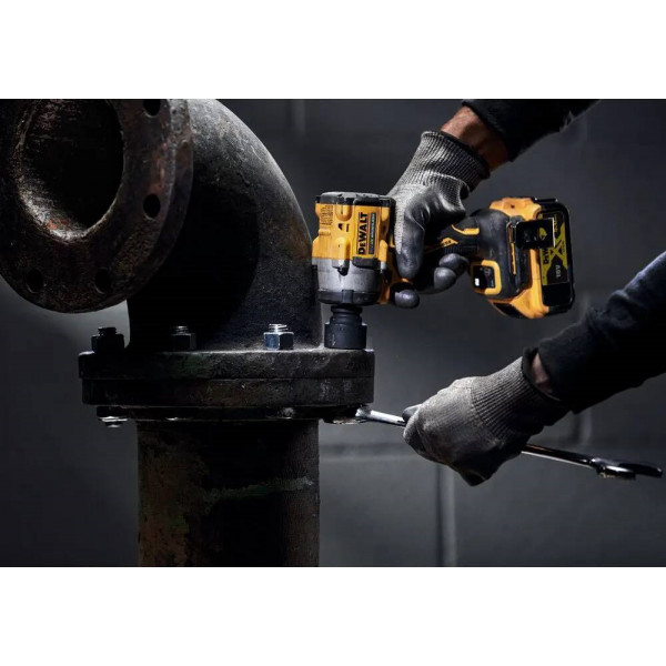 Шуруповерт Аккумуляторный ударный гайковерт DeWALT DCF922N