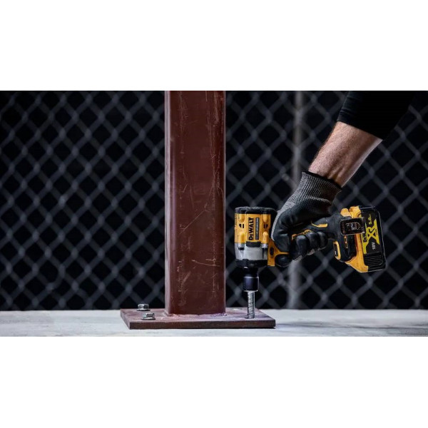 Шуруповерт Аккумуляторный ударный гайковерт DeWALT DCF922N