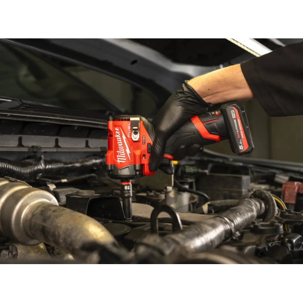 Шуруповерт Аккумуляторный ударный гайковерт Milwaukee M12 FCIWF12G3-0