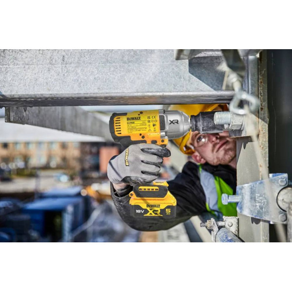 Шуруповерт Аккумуляторный ударный гайковерт DeWALT DCF900P2T
