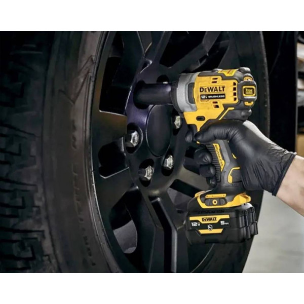 Шуруповерт Аккумуляторный ударный гайковерт DeWALT DCF903P1