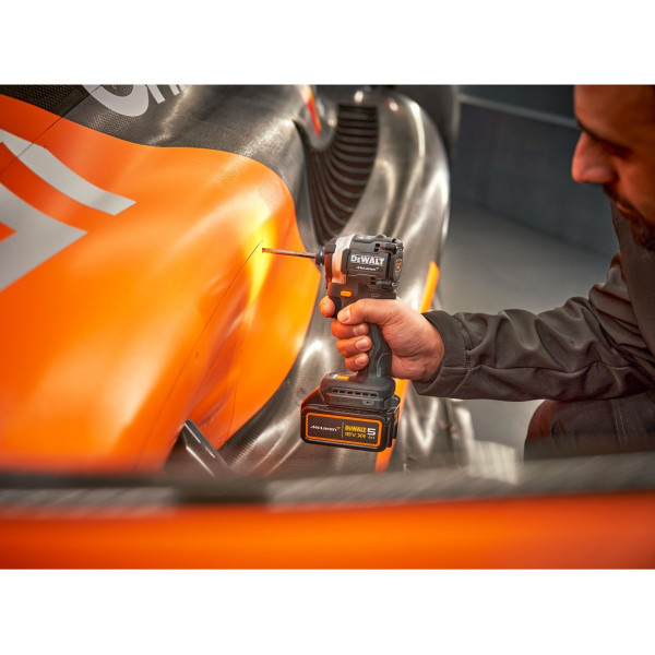 Шуруповерт Аккумуляторный ударная дрель-шуруповерт DeWALT McLaren F1 TEAM LIMITED EDITION