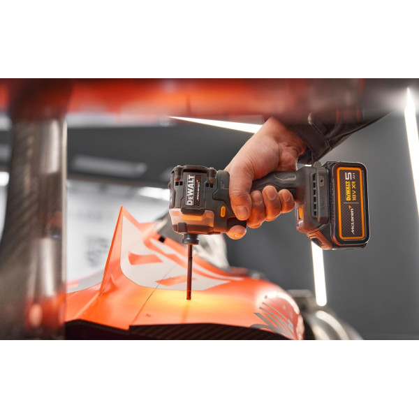 Шуруповерт Аккумуляторный ударная дрель-шуруповерт DeWALT McLaren F1 TEAM LIMITED EDITION