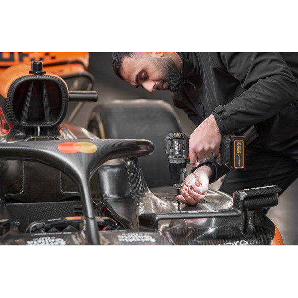 Шуруповерт Аккумуляторный ударная дрель-шуруповерт DeWALT McLaren F1 TEAM LIMITED EDITION