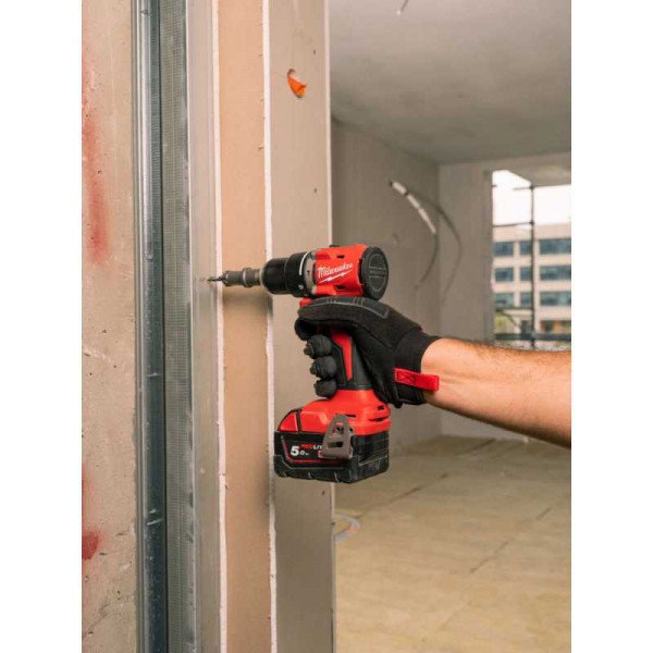 Шуруповерт Аккумуляторный ударная дрель-шуруповерт Milwaukee M18 BLPDRC-0