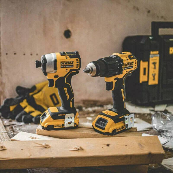 Шуруповерт Набор аккумуляторного инструмента DeWALT DCK2062D2T
