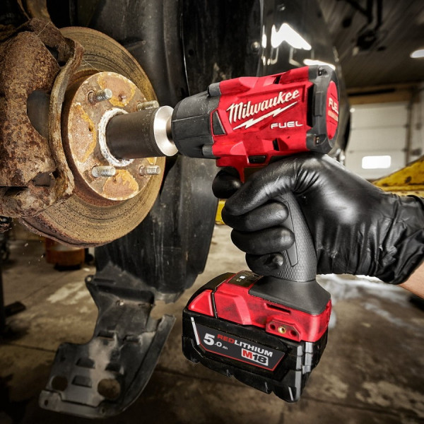 Шуруповерт Аккумуляторный ударный гайковерт Milwaukee M18 FMTIW2F12-0X