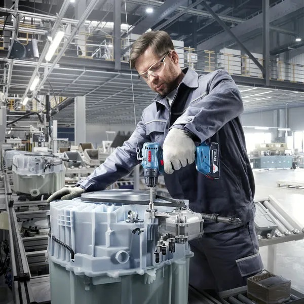 Шуруповерт Аккумуляторный дрель-шуруповерт Bosch ISR 18V-30P+
