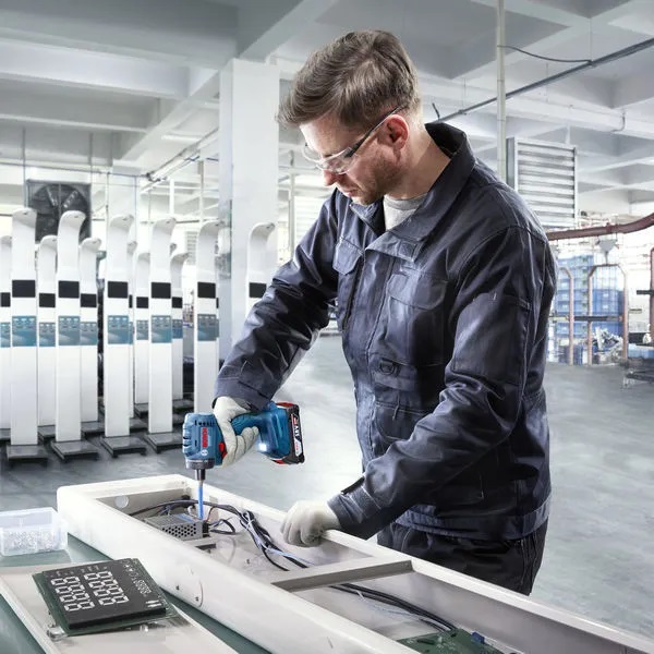 Шуруповерт Аккумуляторный дрель-шуруповерт Bosch ISR 18V-30 PHX