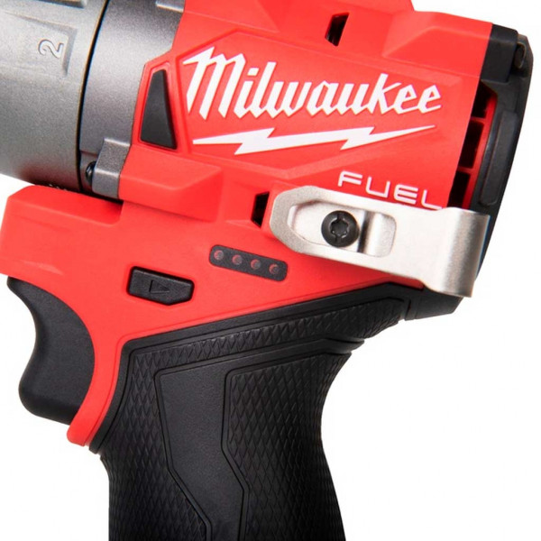 Шуруповерт Аккумуляторный дрель-шуруповерт Milwaukee M12 FDD2-202X