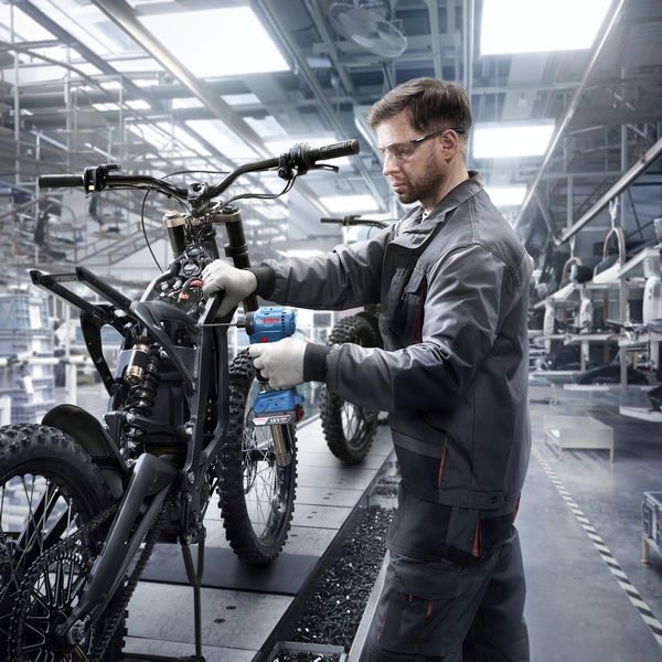 Шуруповерт Аккумуляторный дрель-шуруповерт Bosch ISR 18V-30 PHX