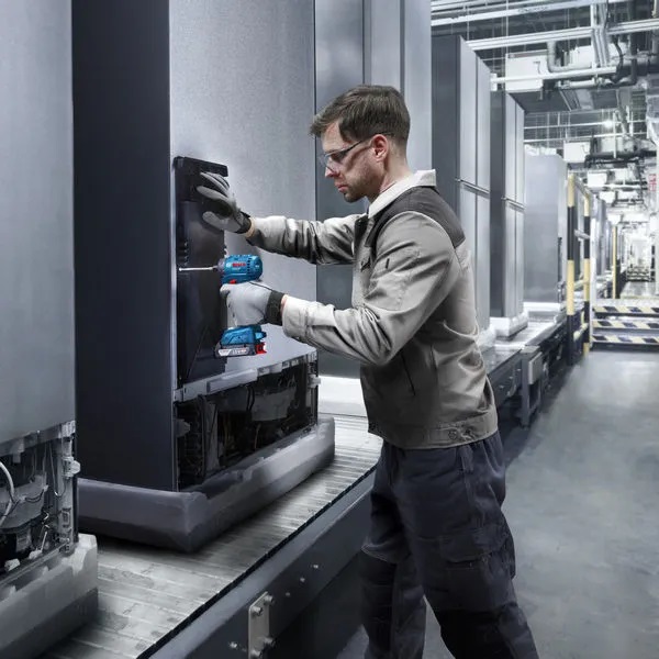 Шуруповерт Аккумуляторный дрель-шуруповерт Bosch ISR 18V-30 PHX