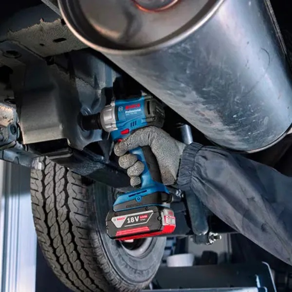 Шуруповерт Аккумуляторный ударный гайковерт Bosch Professional GDS 18V-350