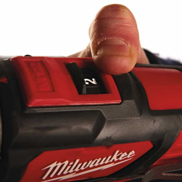 Шуруповерт Аккумуляторный ударная дрель-шуруповерт Milwaukee M12 BPD-0