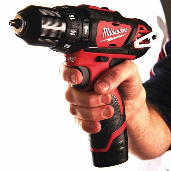 Шуруповерт Аккумуляторный ударная дрель-шуруповерт Milwaukee M12 BPD-0