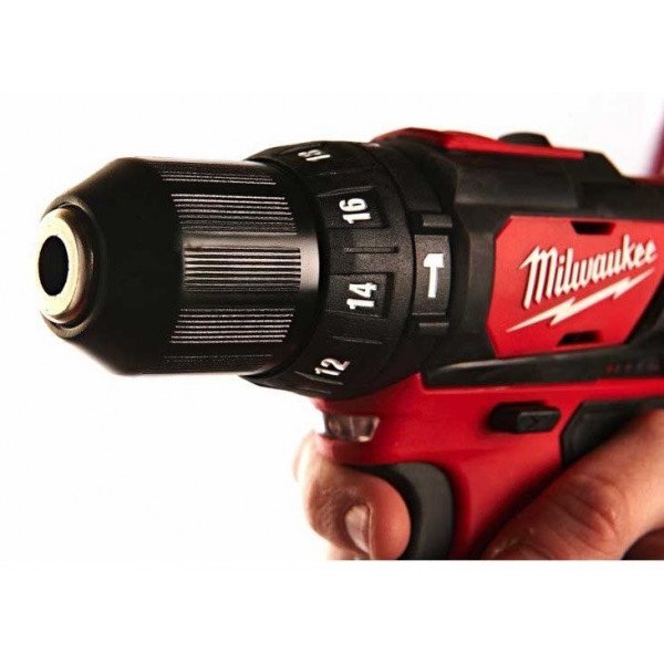 Шуруповерт Аккумуляторный ударная дрель-шуруповерт Milwaukee M12 BPD-0