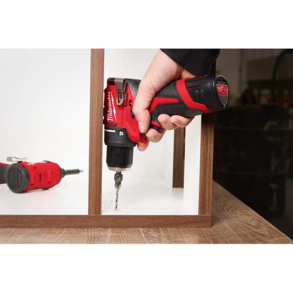 Шуруповерт Аккумуляторный дрель-шуруповерт Milwaukee M12 BLDDRC-201BRF