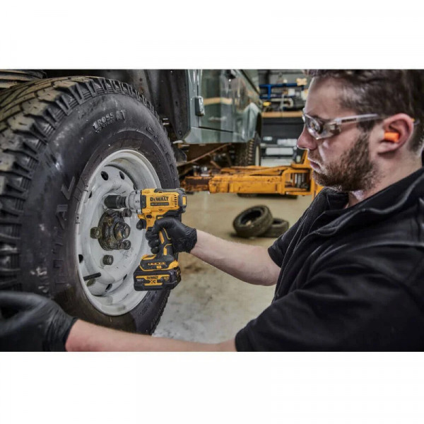 Шуруповерт Аккумуляторный ударный гайковерт DeWALT DCF891N